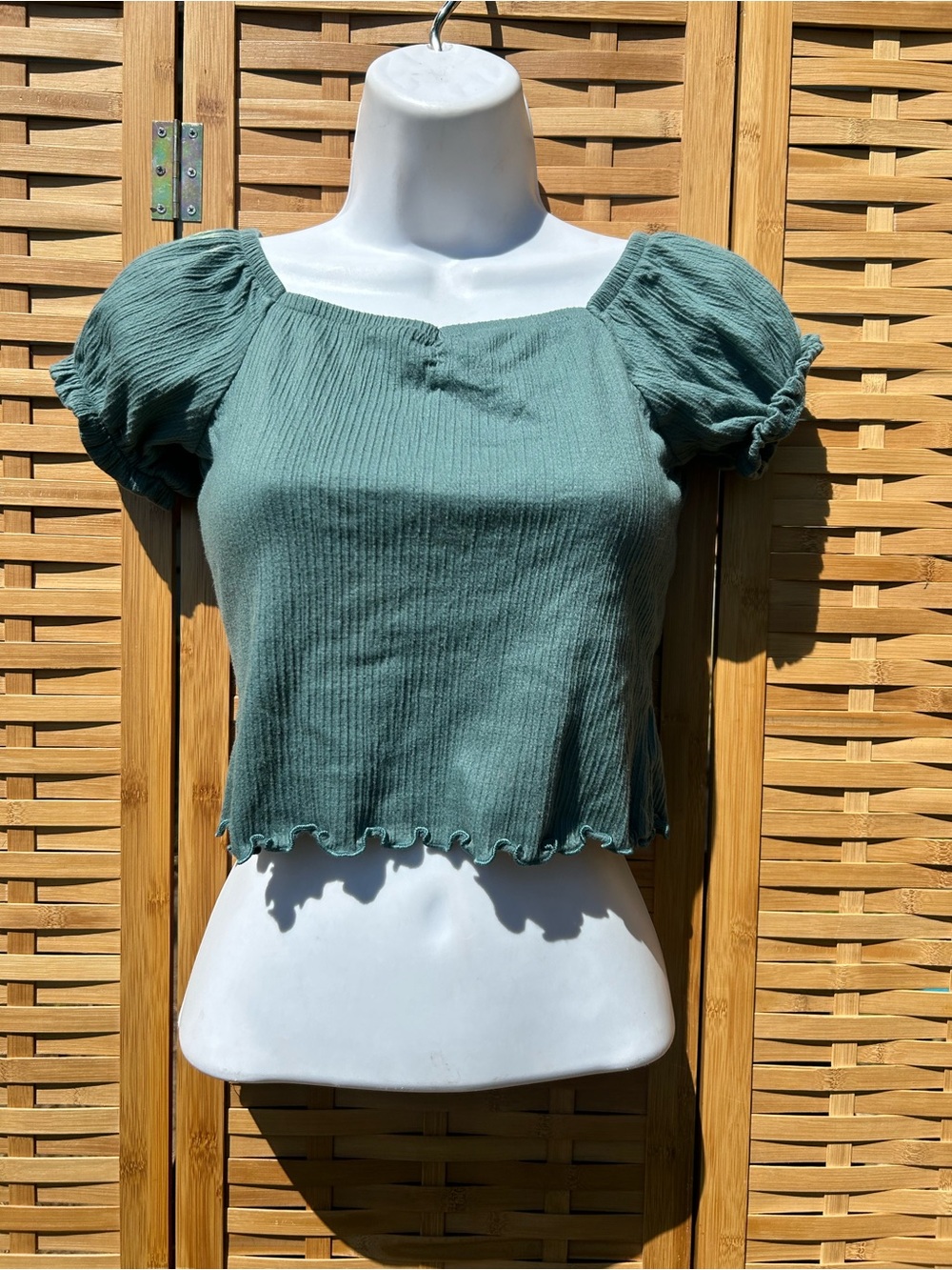 🐾2/$8- Old Navy Sage Green Ribbed Puff Sleeve Crop Top